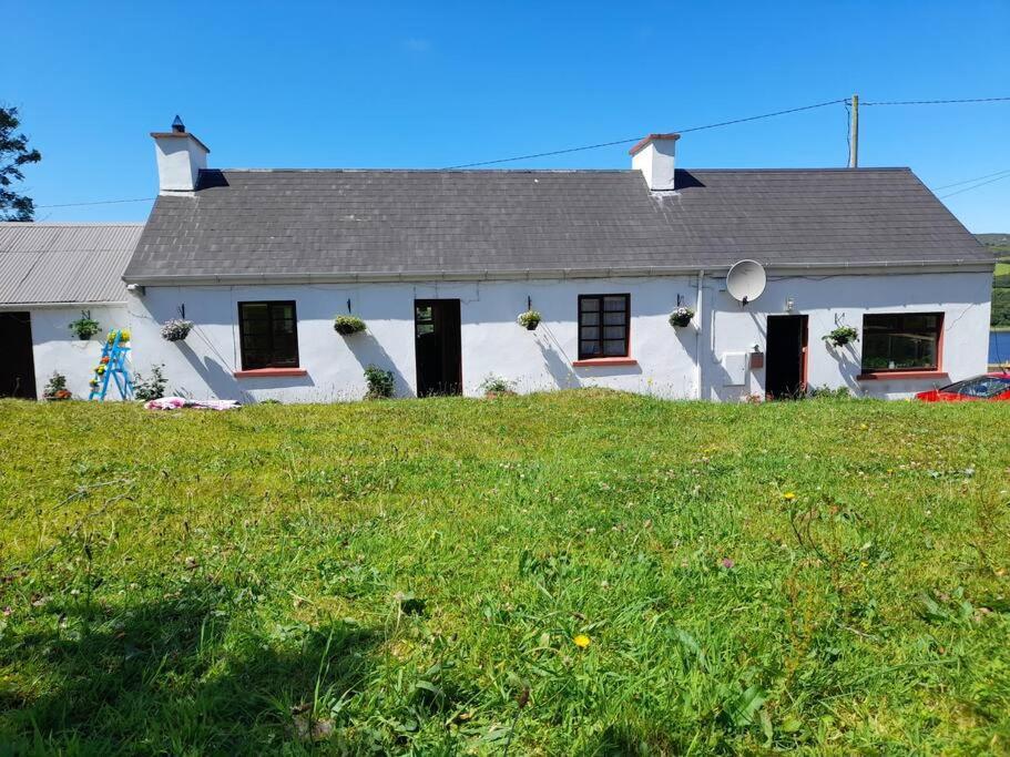 Granny'S Cottage, A Lovely Lakeside Cottage Donegal Town Eksteriør billede