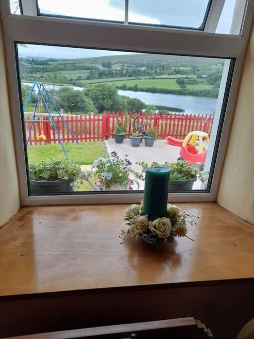 Granny'S Cottage, A Lovely Lakeside Cottage Donegal Town Eksteriør billede