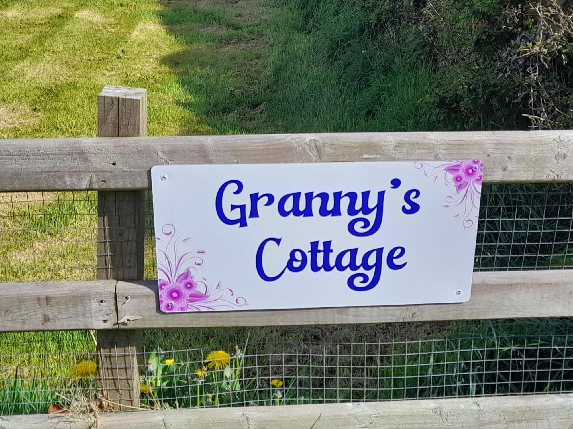 Granny'S Cottage, A Lovely Lakeside Cottage Donegal Town Eksteriør billede